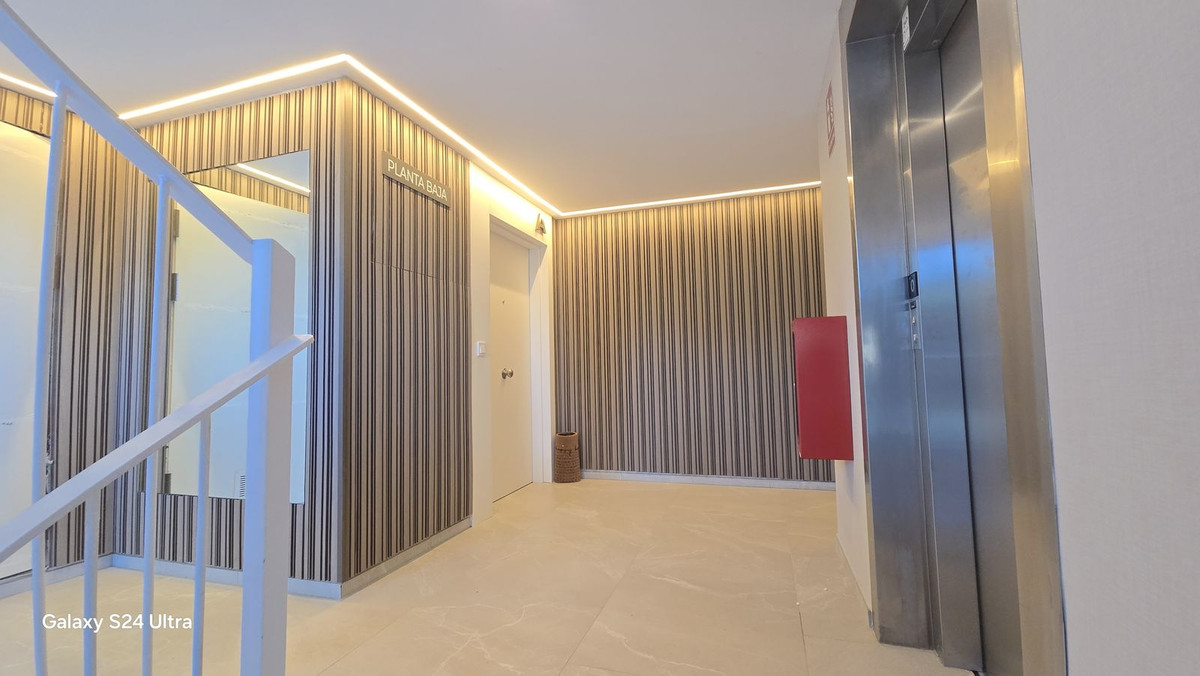 3 Bed, 2 Bath, ApartmentFor Sale, Estepona, Malaga