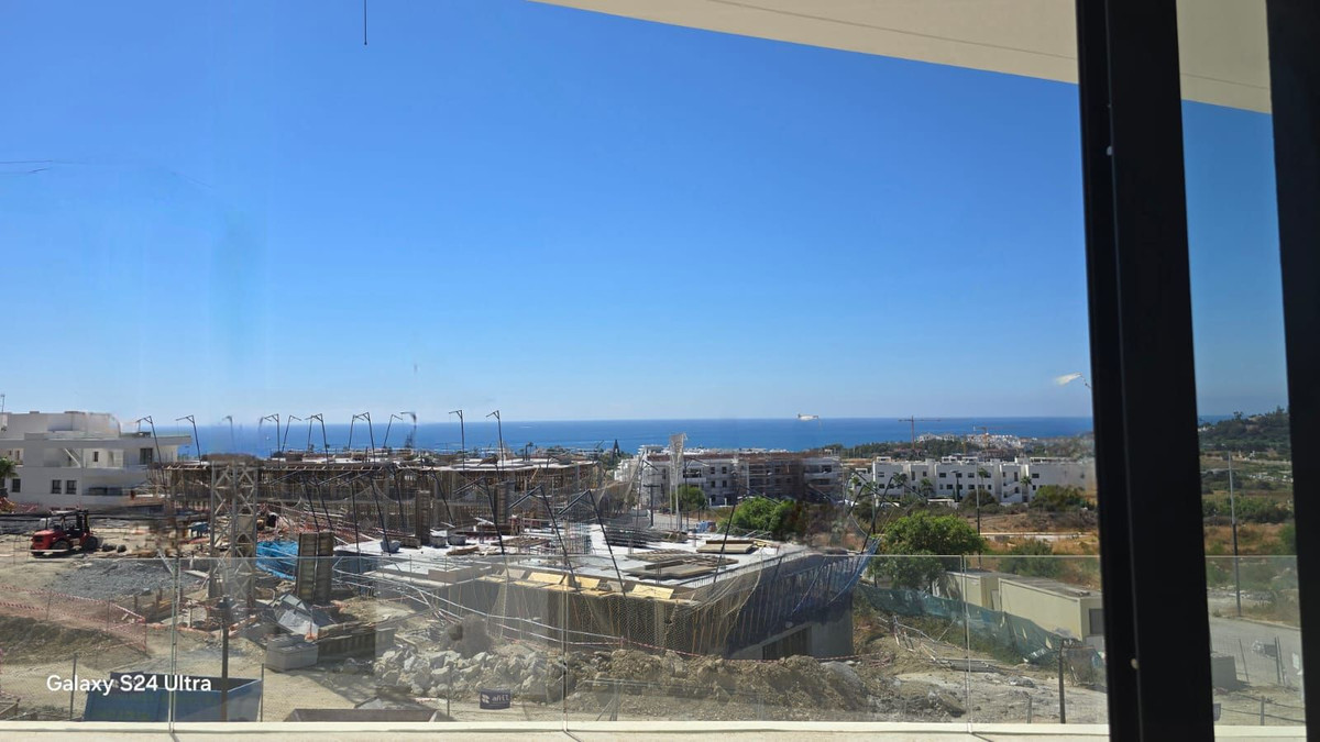 3 Bed, 2 Bath, ApartmentFor Sale, Estepona, Malaga