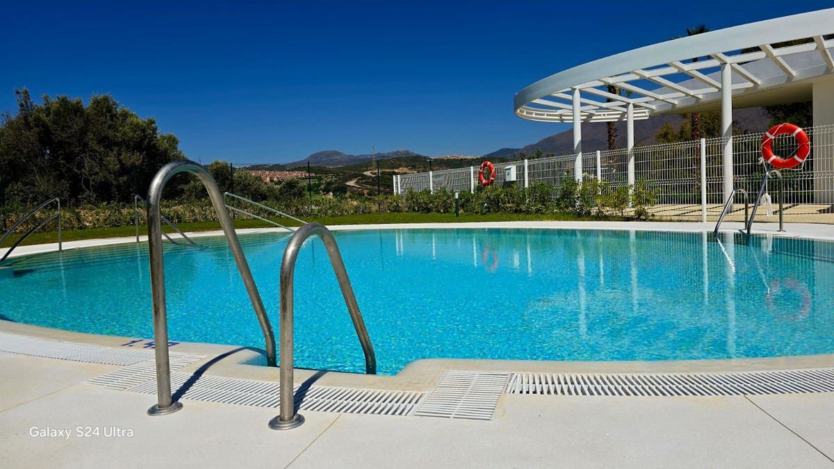 3 Bed, 2 Bath, ApartmentFor Sale, Estepona, Malaga