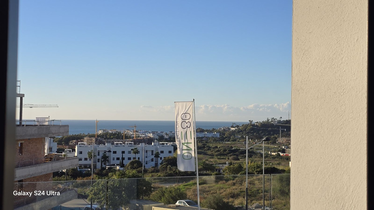 3 Bed, 2 Bath, ApartmentFor Sale, Estepona, Malaga