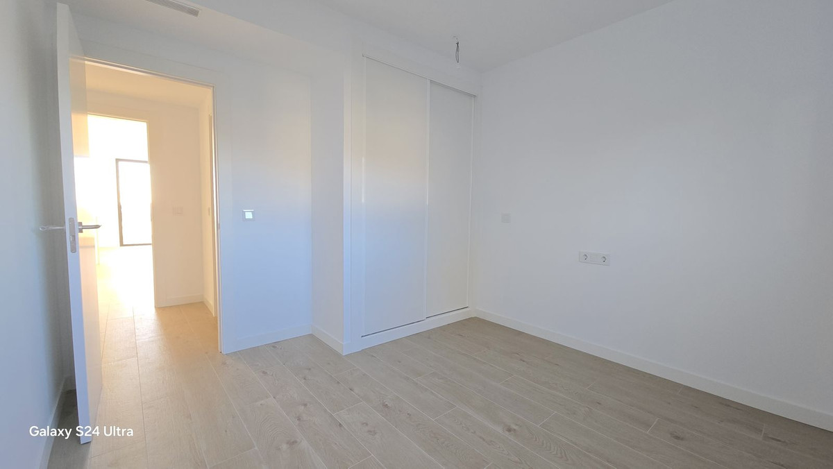 3 Bed, 2 Bath, ApartmentFor Sale, Estepona, Malaga