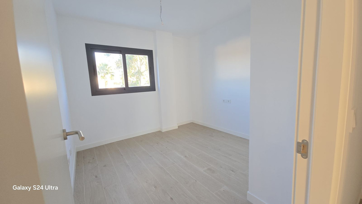 3 Bed, 2 Bath, ApartmentFor Sale, Estepona, Malaga