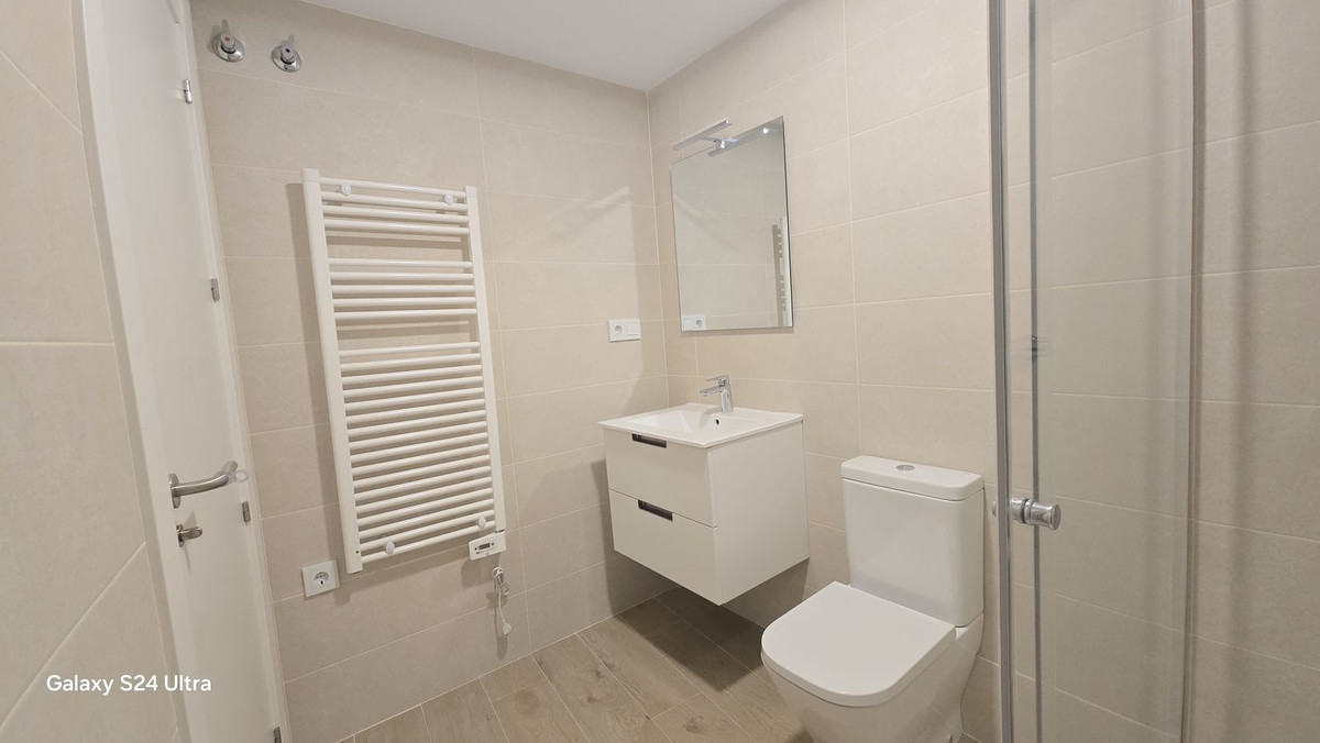 3 Bed, 2 Bath, ApartmentFor Sale, Estepona, Malaga