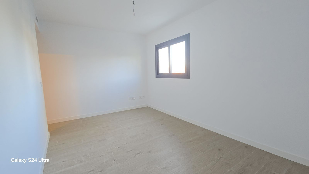 3 Bed, 2 Bath, ApartmentFor Sale, Estepona, Malaga