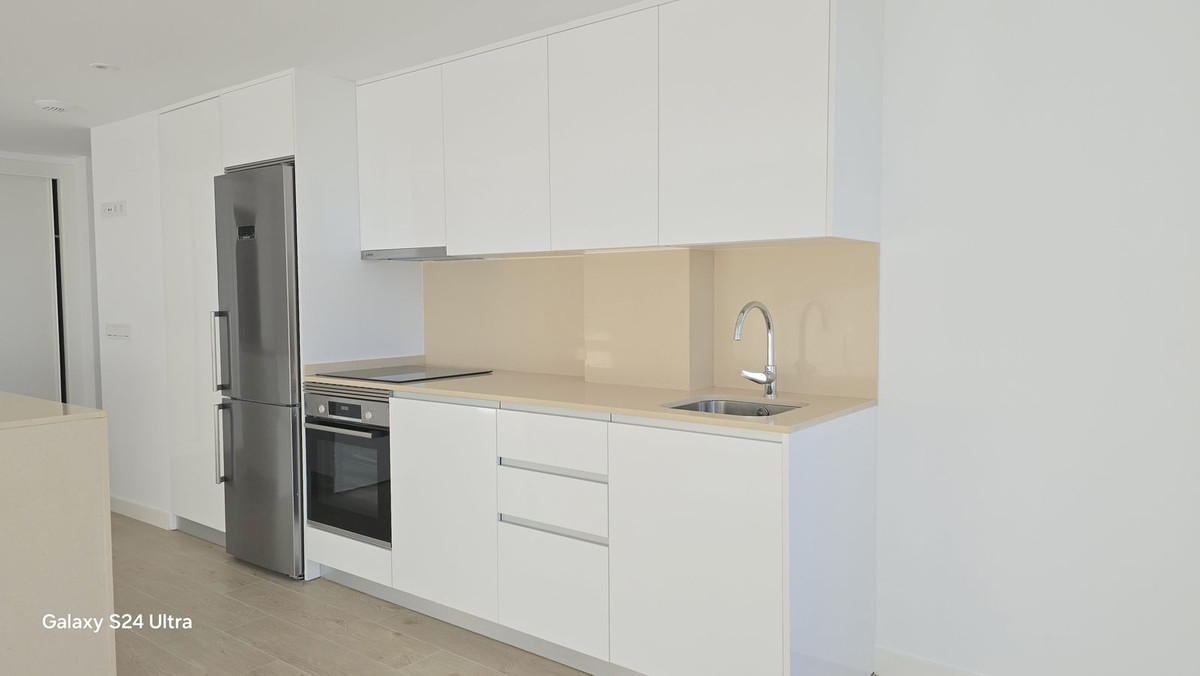 3 Bed, 2 Bath, ApartmentFor Sale, Estepona, Malaga