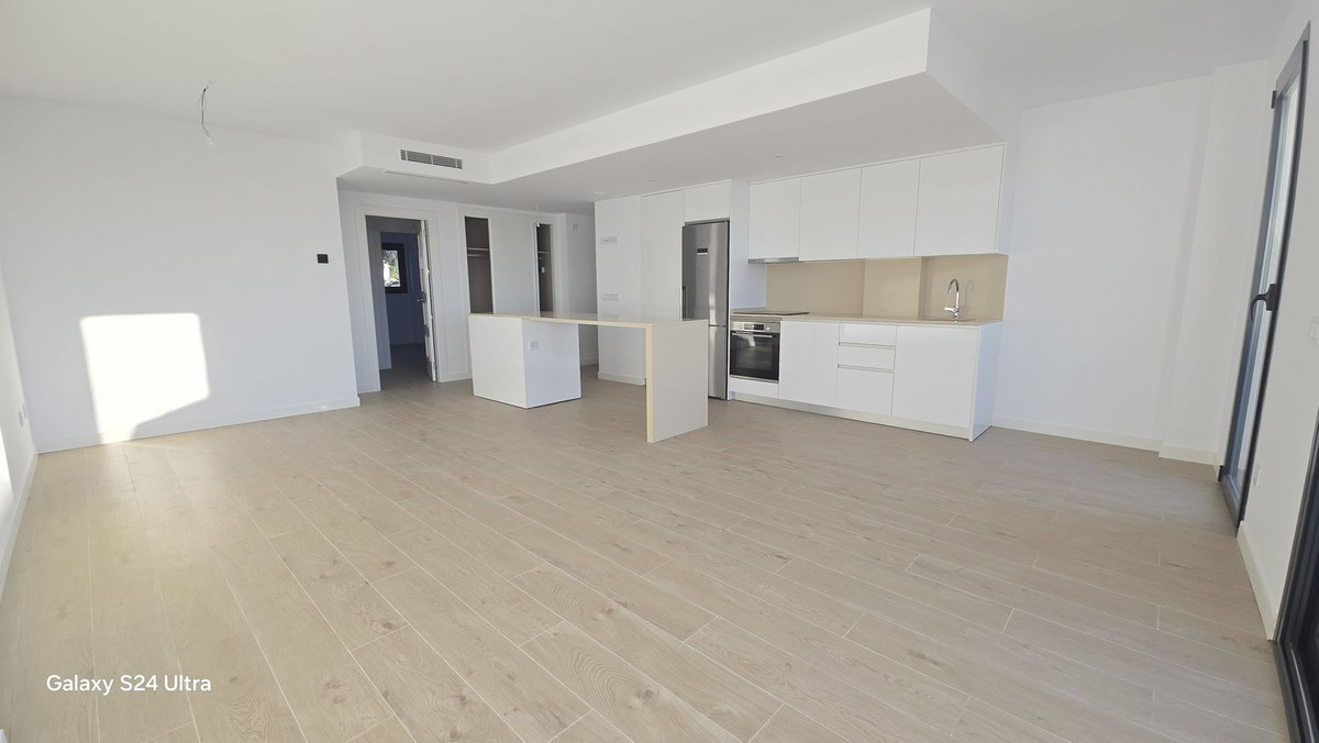 3 Bed, 2 Bath, ApartmentFor Sale, Estepona, Malaga