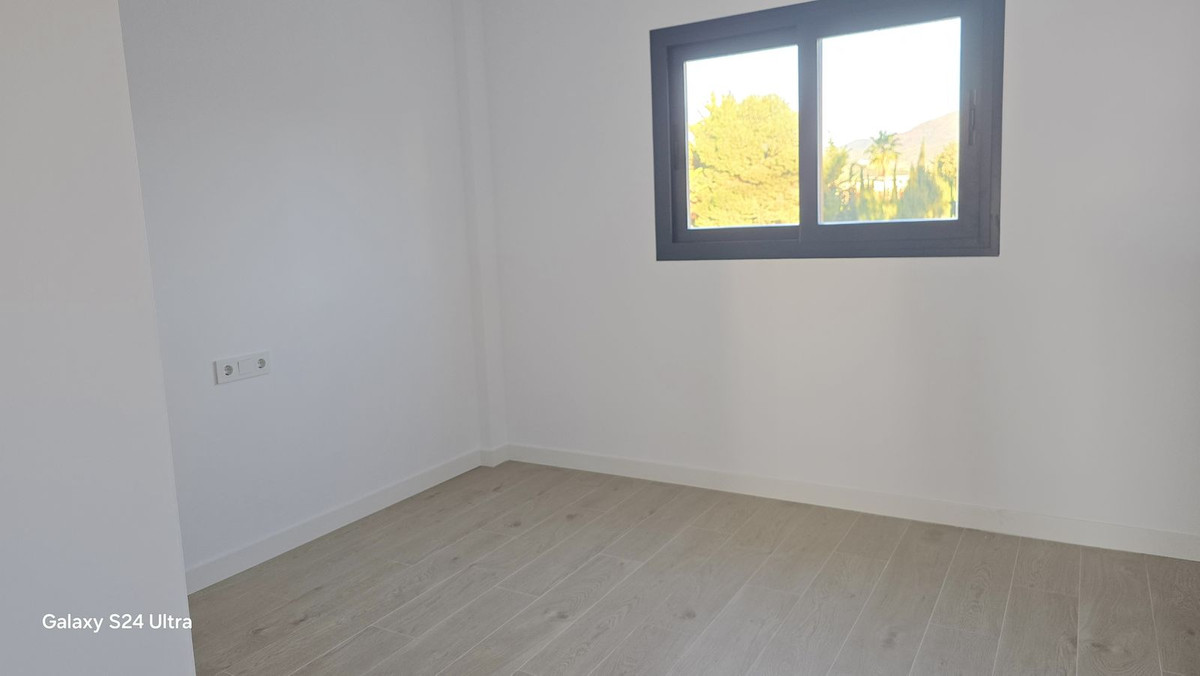 3 Bed, 2 Bath, ApartmentFor Sale, Estepona, Malaga