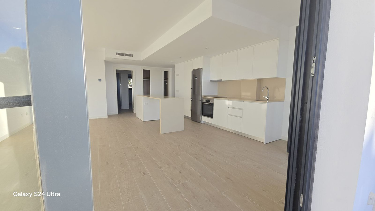 3 Bed, 2 Bath, ApartmentFor Sale, Estepona, Malaga