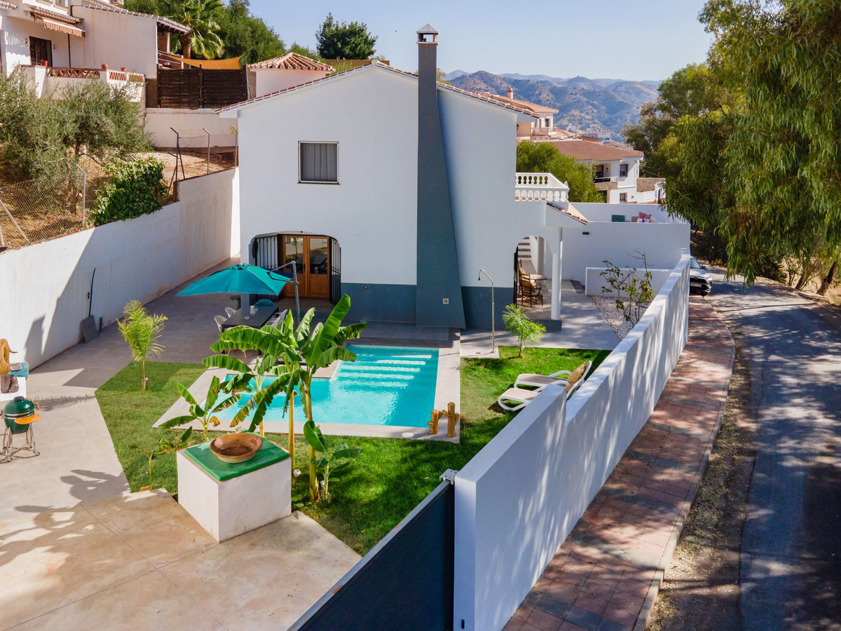 3 Bed, 2 Bath, HouseFor Sale, Álora, Malaga
