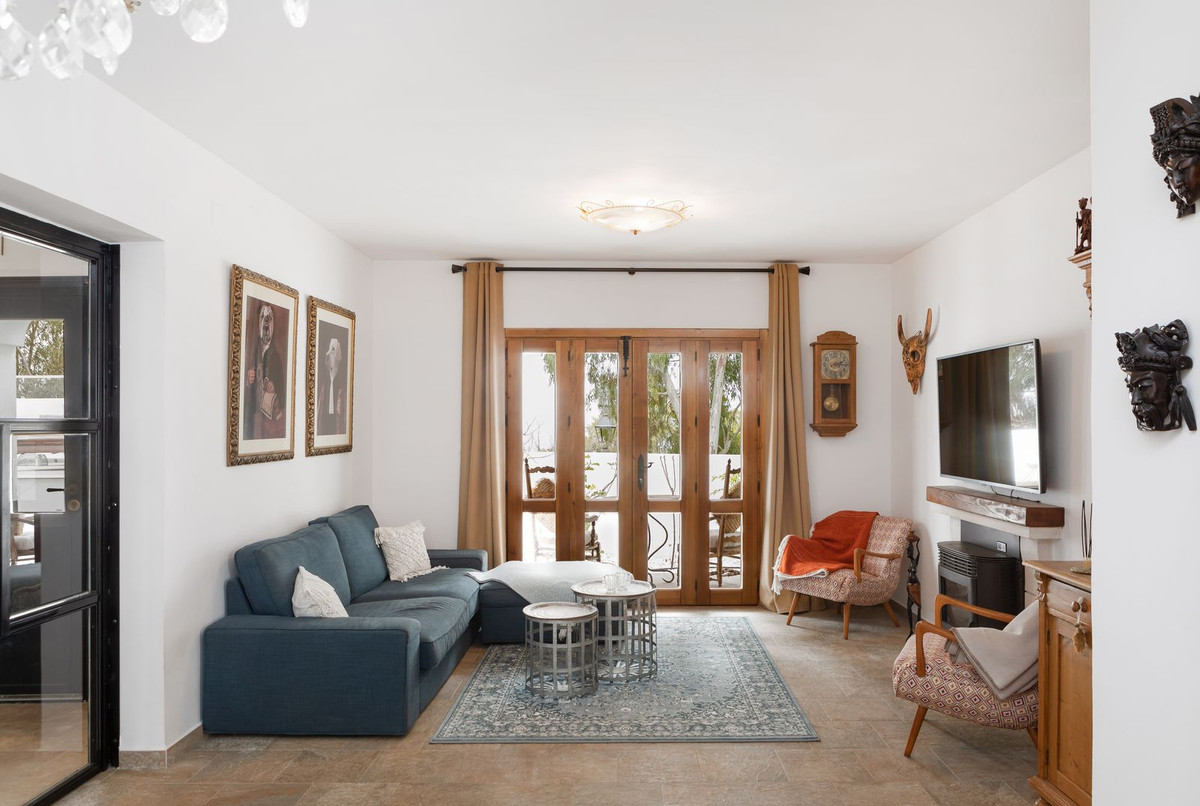 3 Bed, 2 Bath, HouseFor Sale, Álora, Malaga