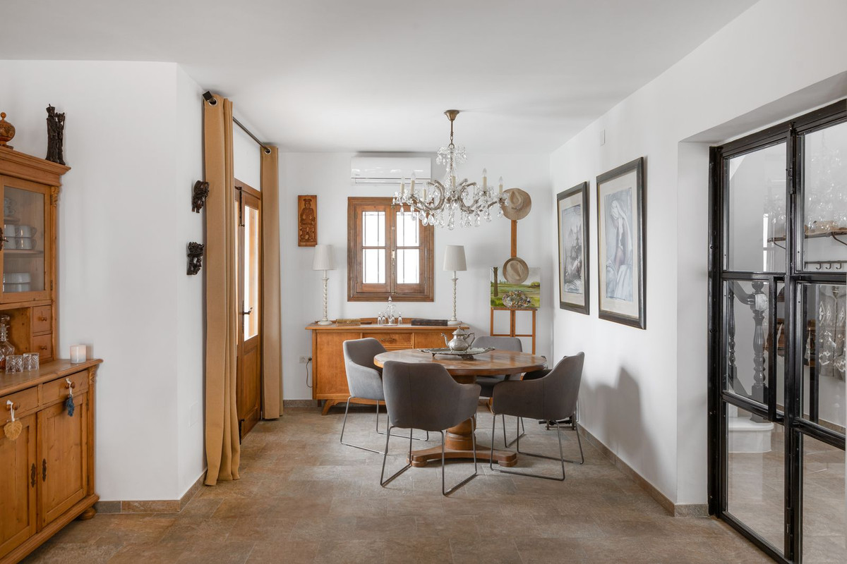 3 Bed, 2 Bath, HouseFor Sale, Álora, Malaga