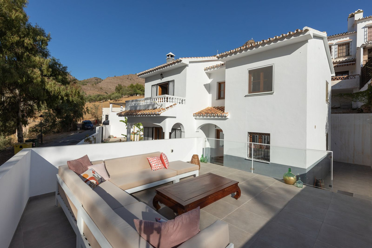 3 Bed, 2 Bath, HouseFor Sale, Álora, Malaga