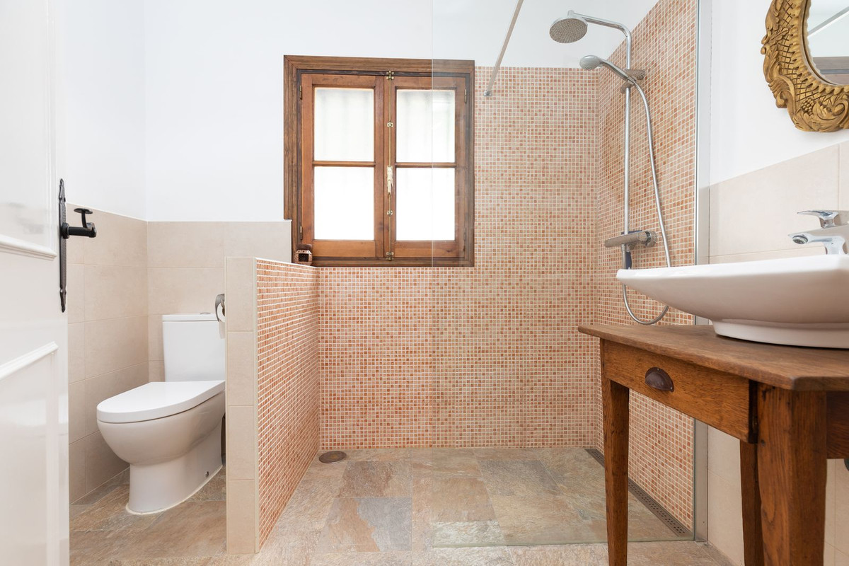 3 Bed, 2 Bath, HouseFor Sale, Álora, Malaga