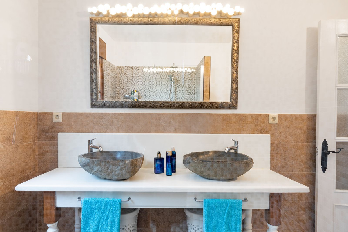 3 Bed, 2 Bath, HouseFor Sale, Álora, Malaga