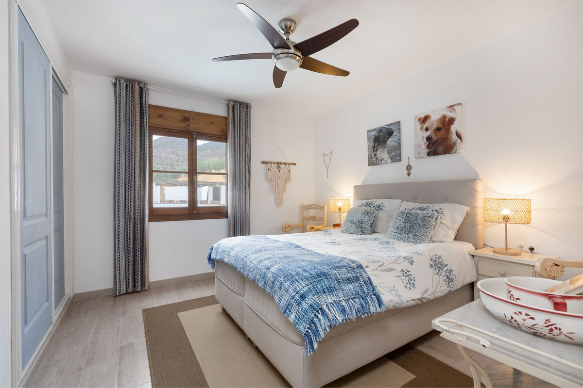 3 Bed, 2 Bath, HouseFor Sale, Álora, Malaga