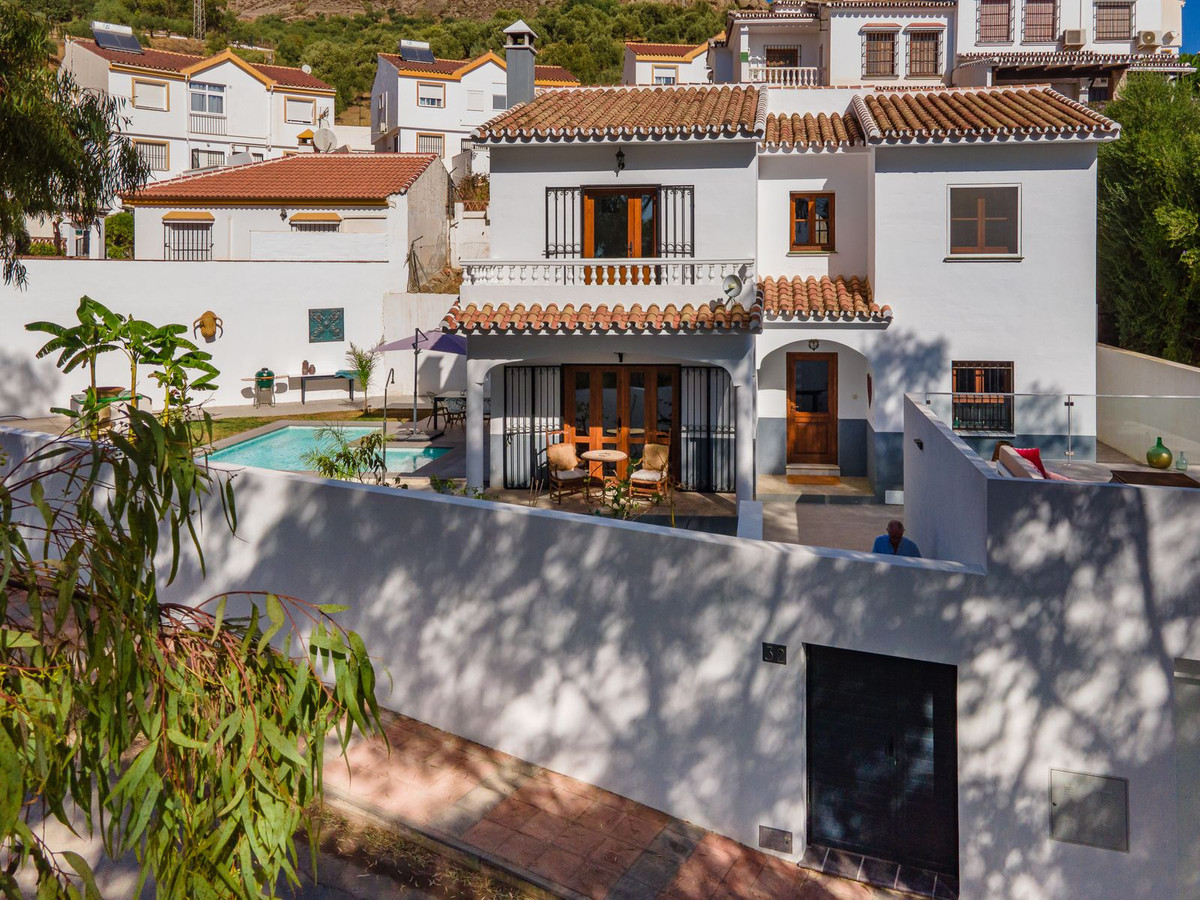 3 Bed, 2 Bath, HouseFor Sale, Álora, Malaga