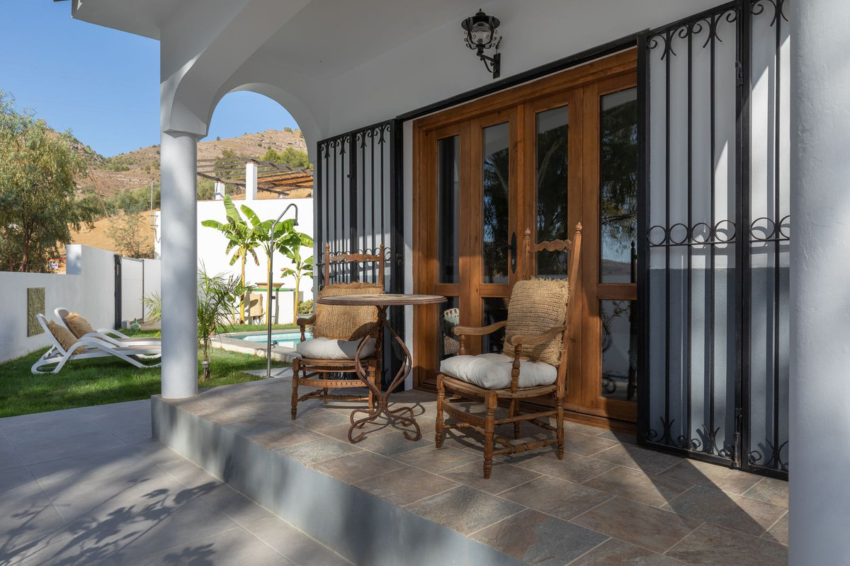 3 Bed, 2 Bath, HouseFor Sale, Álora, Malaga