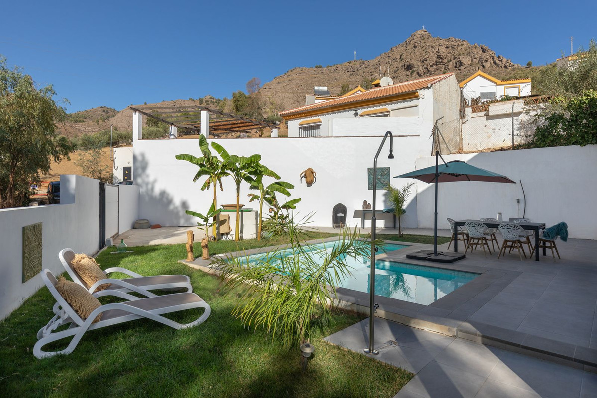 3 Bed, 2 Bath, HouseFor Sale, Álora, Malaga