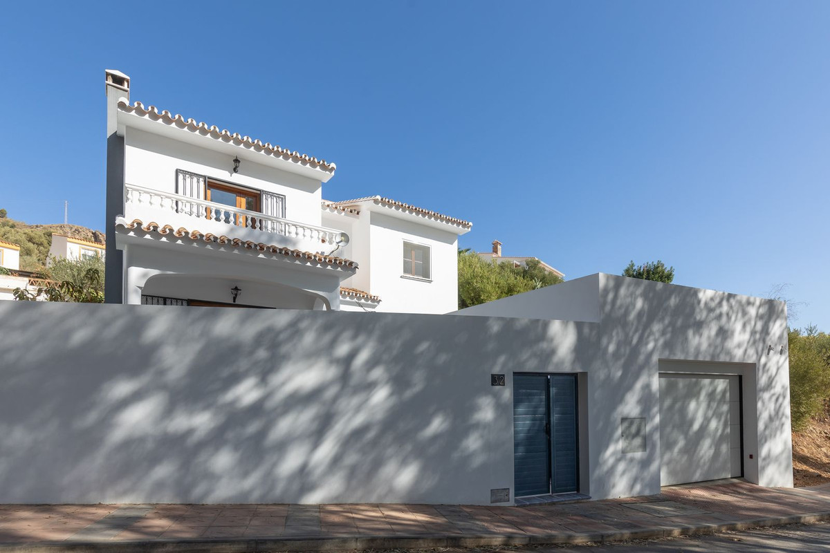 3 Bed, 2 Bath, HouseFor Sale, Álora, Malaga