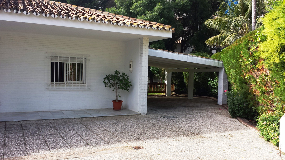 4 Bed, 4 Bath, HouseFor Sale, Cortijo Blanco, Malaga