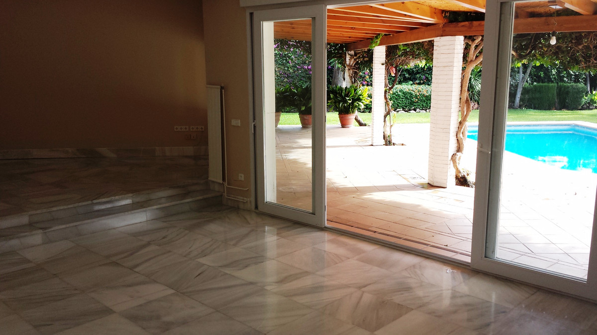 4 Bed, 4 Bath, HouseFor Sale, Cortijo Blanco, Malaga