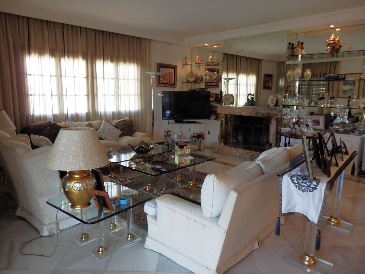 4 Bed, 3 Bath, HouseFor Sale, Guadalmina Alta, Malaga