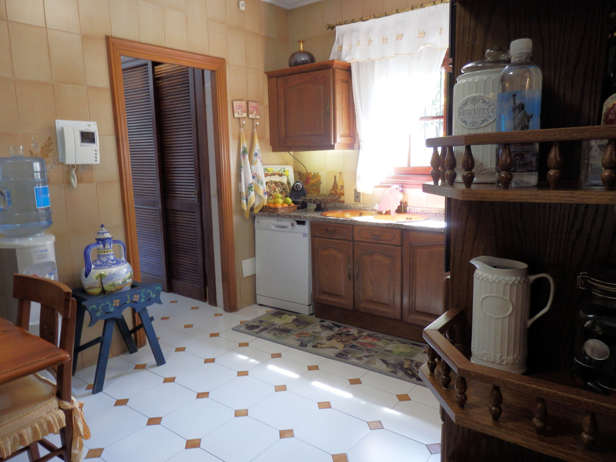 4 Bed, 3 Bath, HouseFor Sale, Guadalmina Alta, Malaga