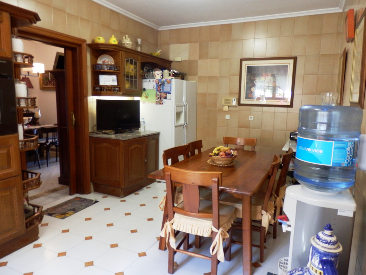 4 Bed, 3 Bath, HouseFor Sale, Guadalmina Alta, Malaga