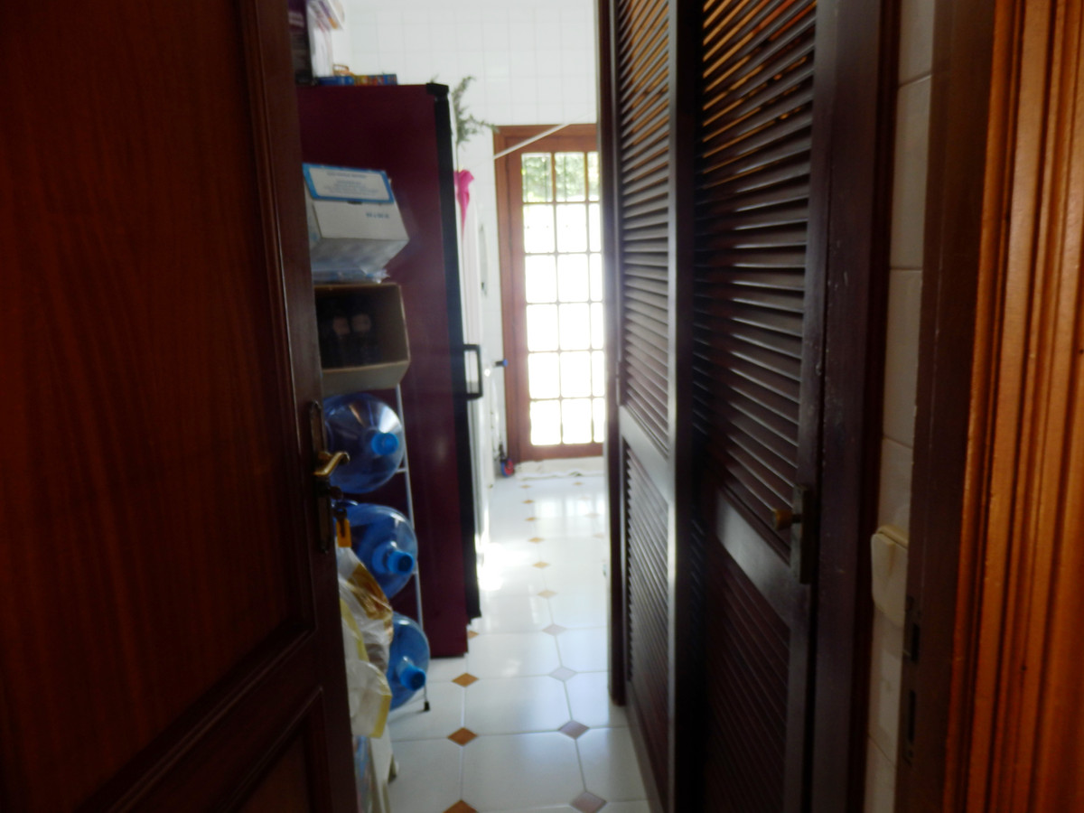 4 Bed, 3 Bath, HouseFor Sale, Guadalmina Alta, Malaga