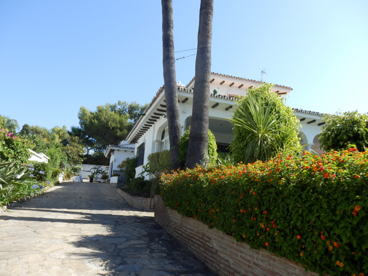 4 Bed, 3 Bath, HouseFor Sale, Guadalmina Alta, Malaga