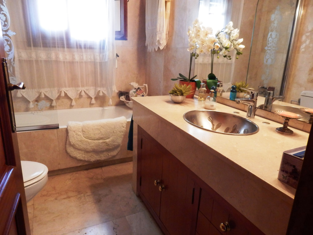 4 Bed, 3 Bath, HouseFor Sale, Guadalmina Alta, Malaga