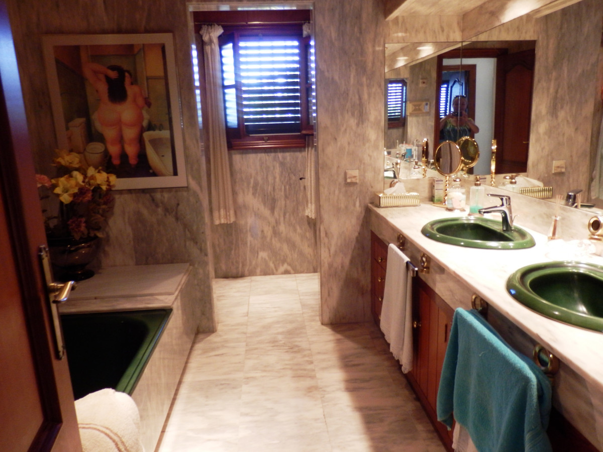 4 Bed, 3 Bath, HouseFor Sale, Guadalmina Alta, Malaga