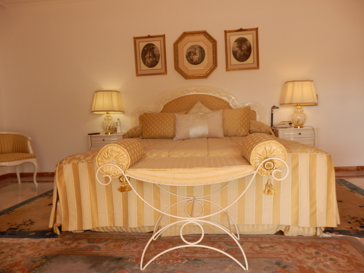 4 Bed, 3 Bath, HouseFor Sale, Guadalmina Alta, Malaga