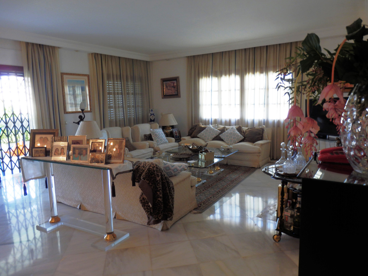 4 Bed, 3 Bath, HouseFor Sale, Guadalmina Alta, Malaga
