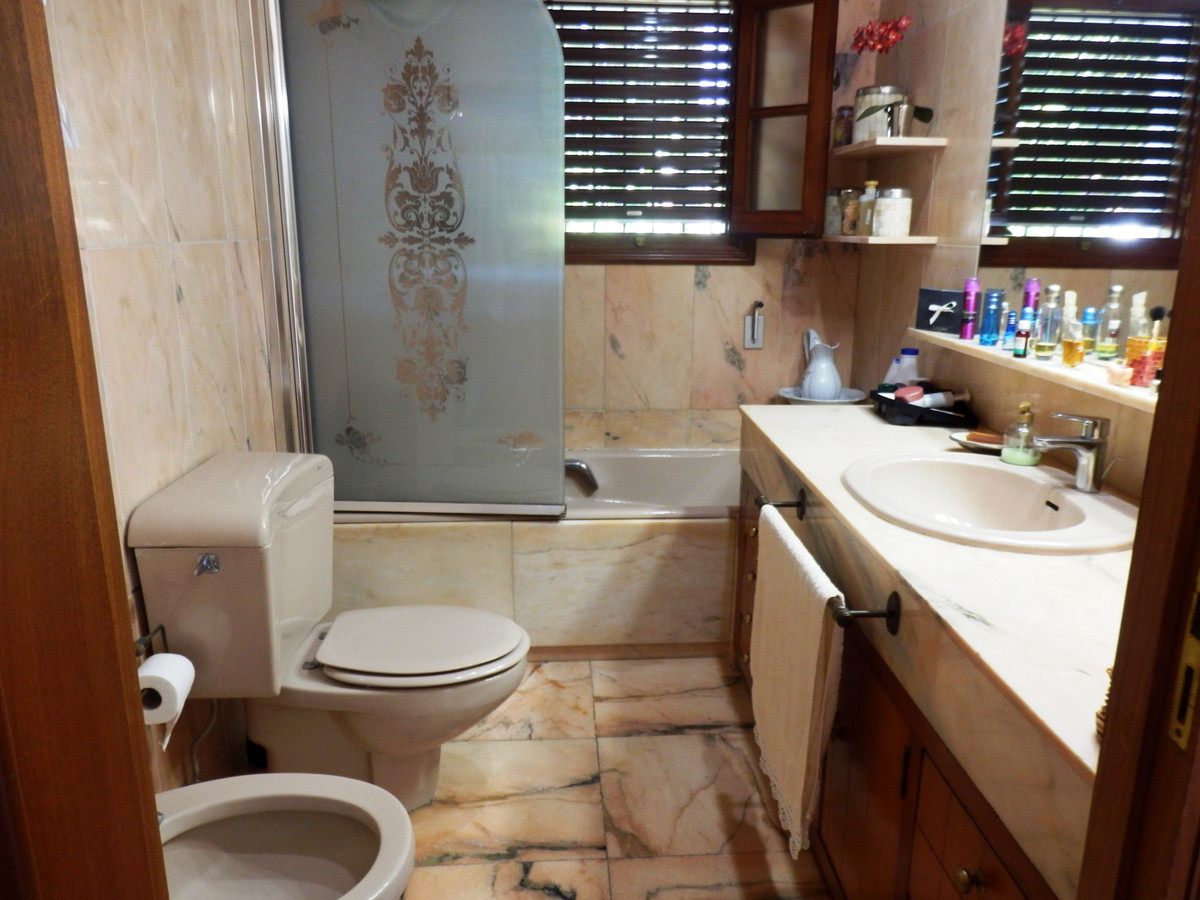 4 Bed, 3 Bath, HouseFor Sale, Guadalmina Alta, Malaga