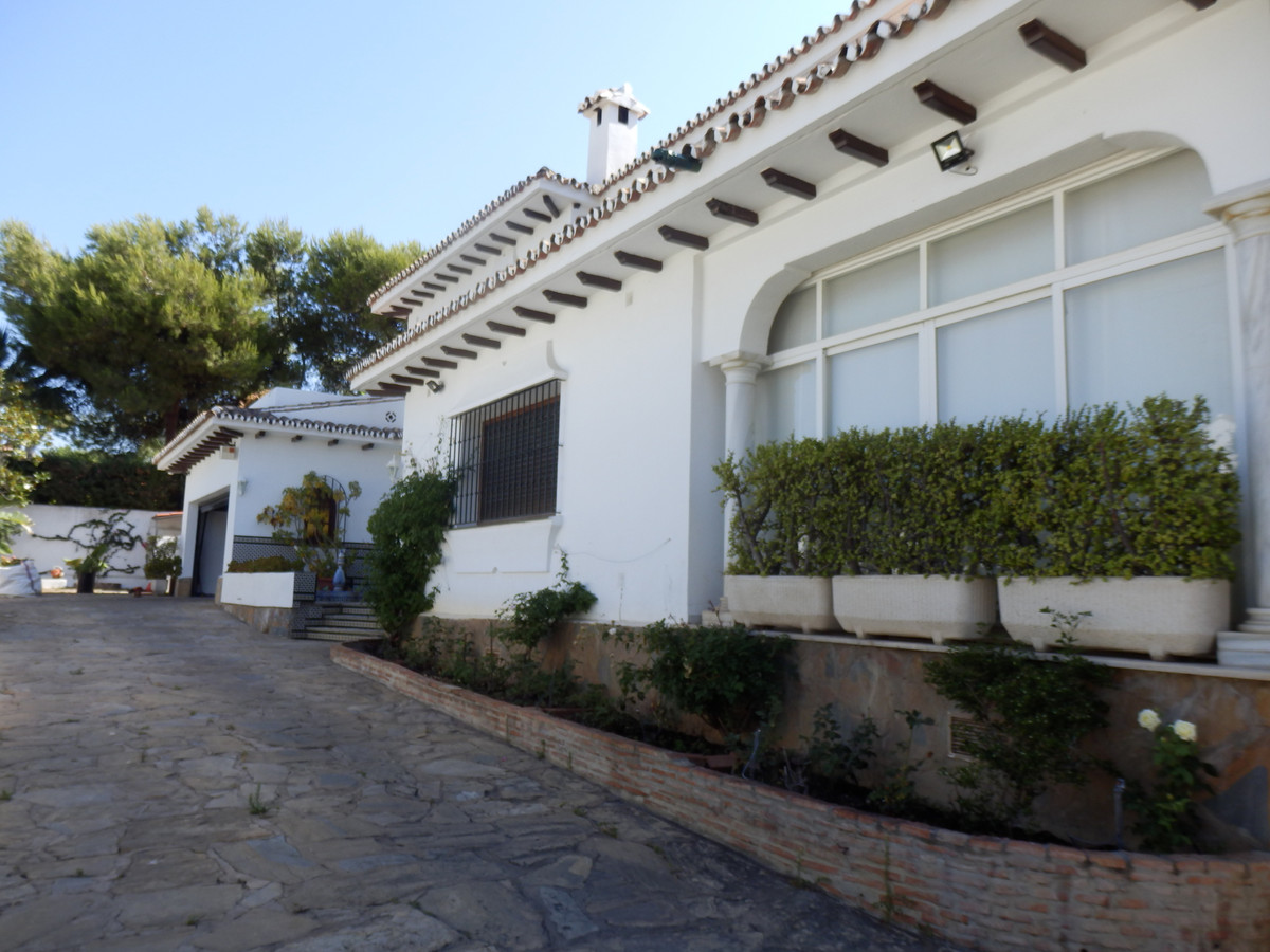 4 Bed, 3 Bath, HouseFor Sale, Guadalmina Alta, Malaga