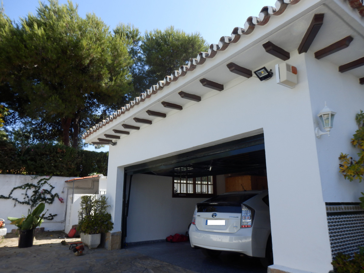 4 Bed, 3 Bath, HouseFor Sale, Guadalmina Alta, Malaga