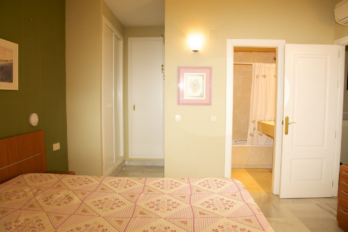 4 Bed, 3 Bath, ApartmentFor Sale, Nagüeles, Malaga