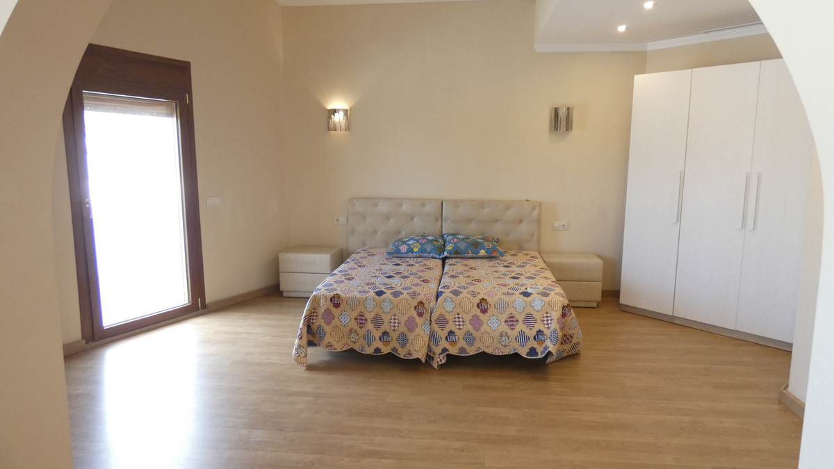 4 Bed, 4 Bath, HouseFor Sale, Los Flamingos, Malaga