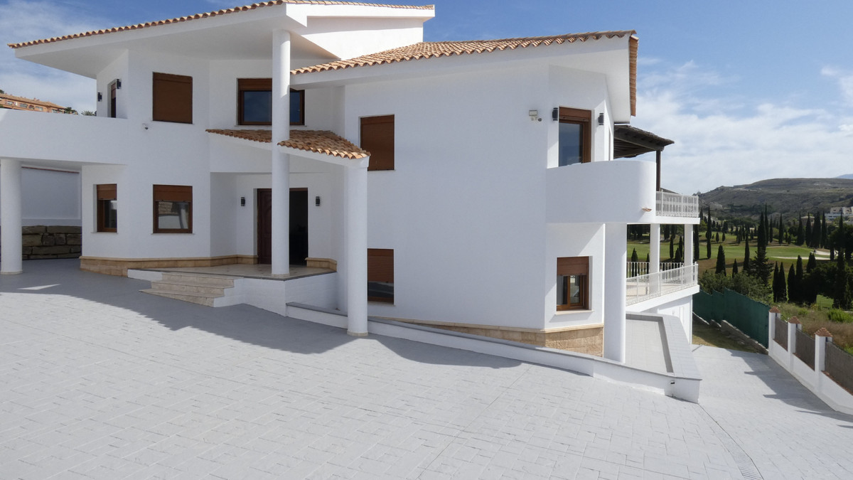 4 Bed, 4 Bath, HouseFor Sale, Los Flamingos, Malaga