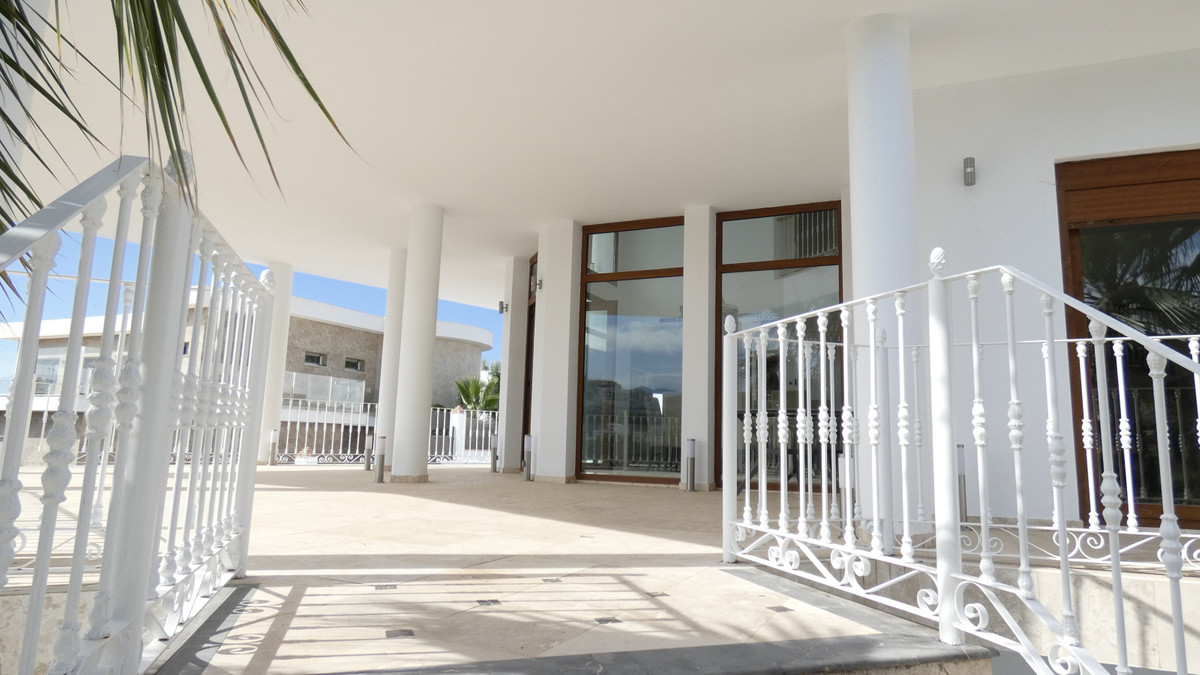 4 Bed, 4 Bath, HouseFor Sale, Los Flamingos, Malaga