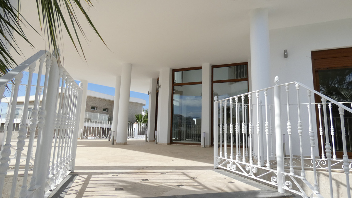 4 Bed, 4 Bath, HouseFor Sale, Los Flamingos, Malaga