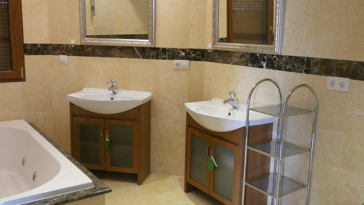 4 Bed, 4 Bath, HouseFor Sale, Los Flamingos, Malaga