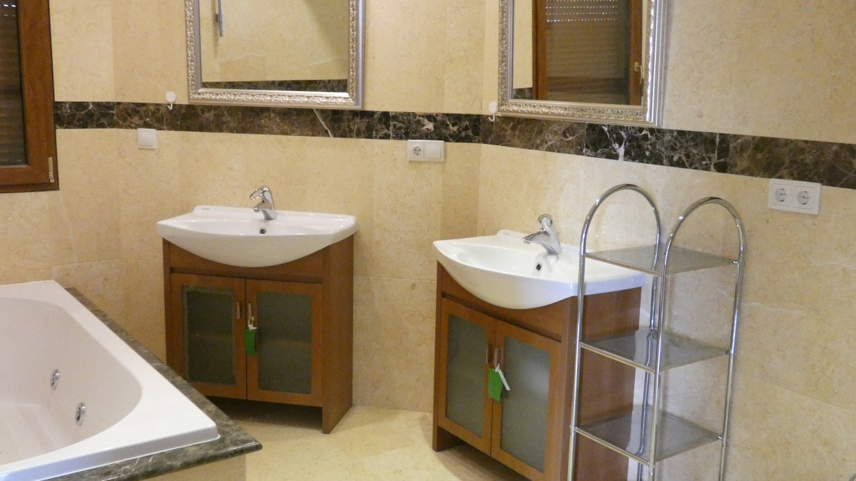 4 Bed, 4 Bath, HouseFor Sale, Los Flamingos, Malaga