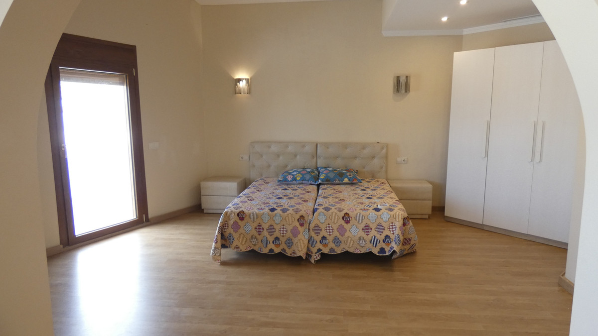 4 Bed, 4 Bath, HouseFor Sale, Los Flamingos, Malaga