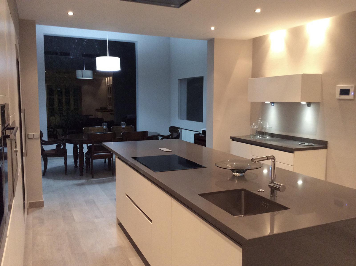 6 Bed, 6 Bath, HouseFor Sale, Guadalmina Baja, Malaga