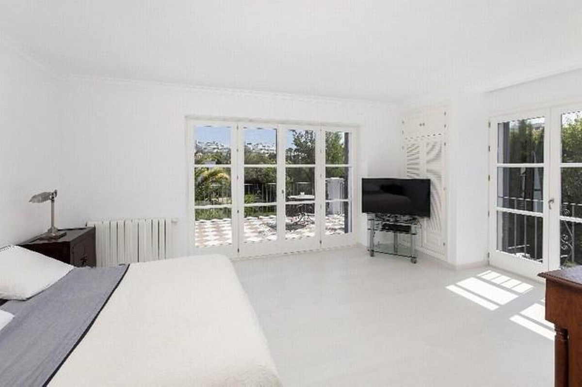 6 Bed, 6 Bath, HouseFor Sale, Guadalmina Baja, Malaga