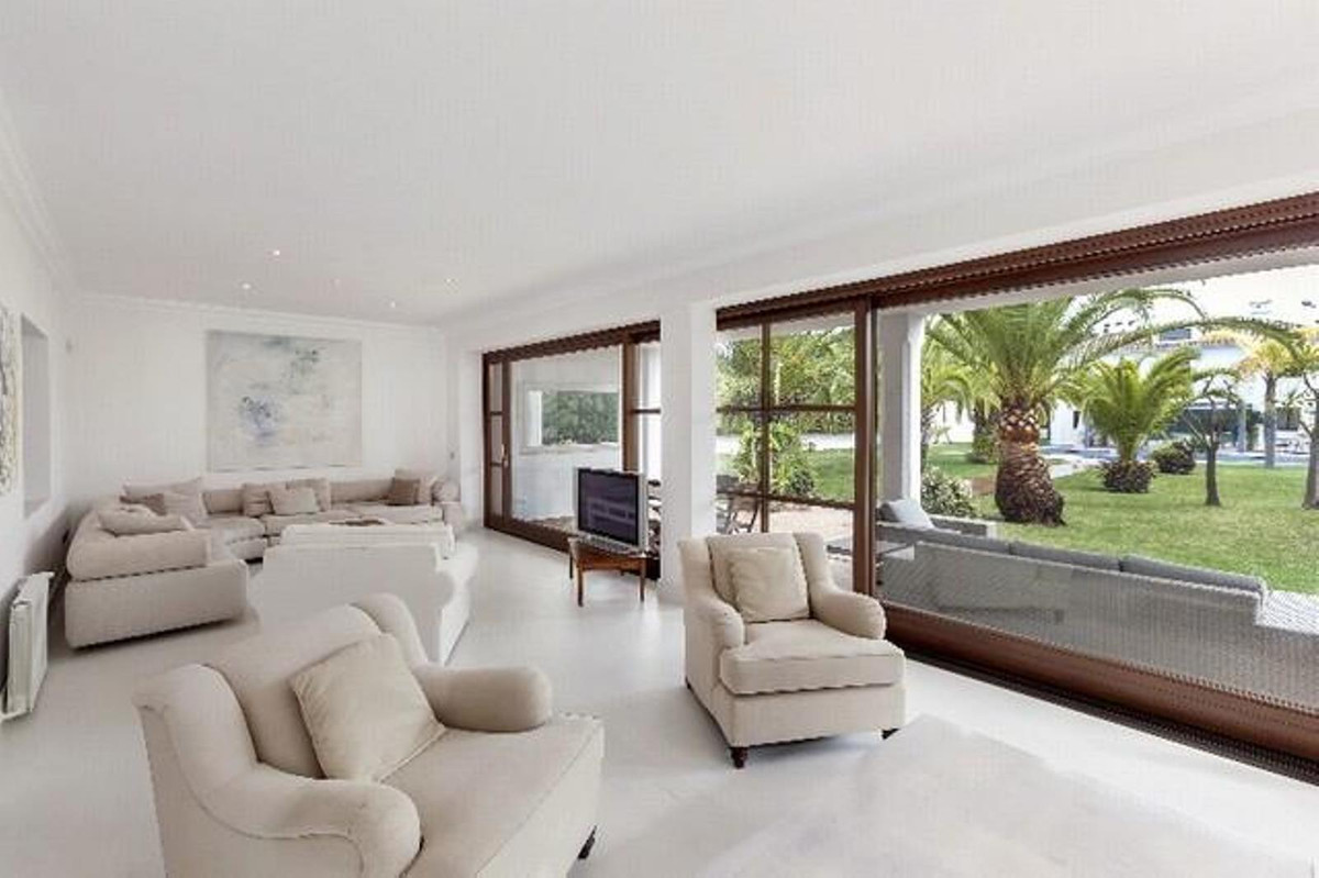 6 Bed, 6 Bath, HouseFor Sale, Guadalmina Baja, Malaga