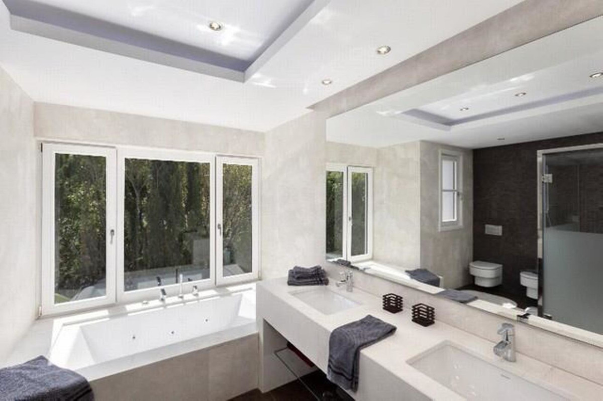 6 Bed, 6 Bath, HouseFor Sale, Guadalmina Baja, Malaga