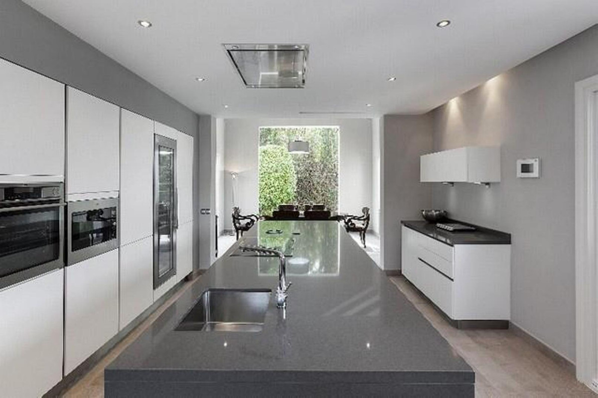 6 Bed, 6 Bath, HouseFor Sale, Guadalmina Baja, Malaga